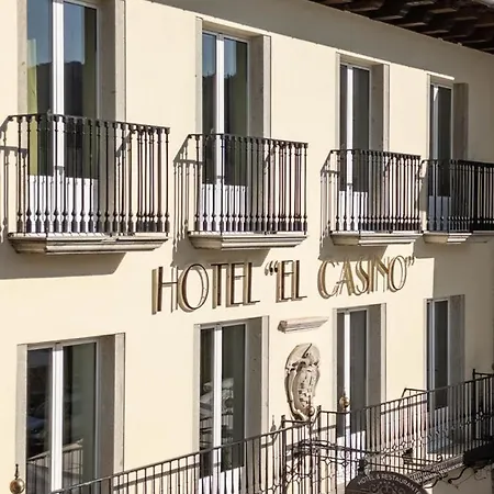 & Restaurante El Casino * וילה פרנקה דל ביירסו