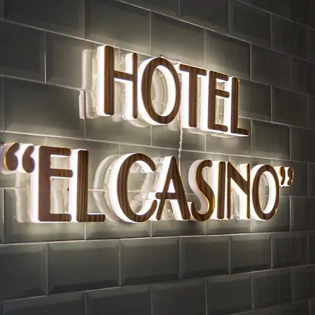 מלון & Restaurante El Casino וילה פרנקה דל ביירסו