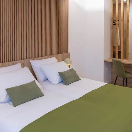 & Restaurante El Casino * וילה פרנקה דל ביירסו