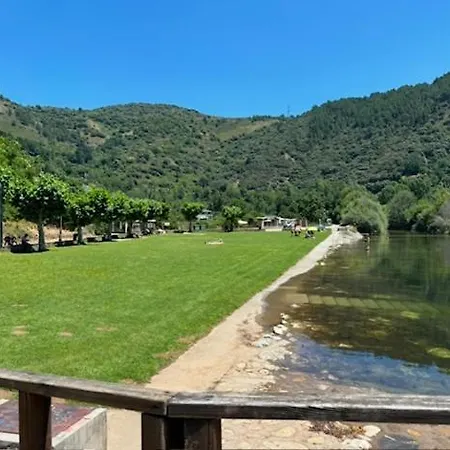 & Restaurante El Casino מלון וילה פרנקה דל ביירסו