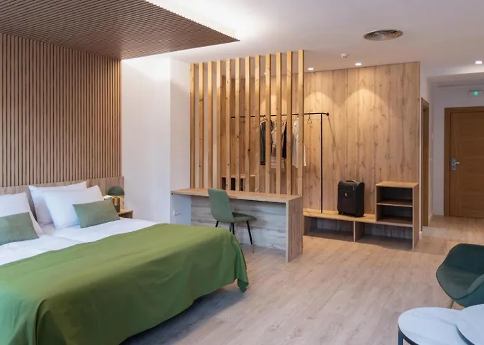 & Restaurante El Casino מלון וילה פרנקה דל ביירסו