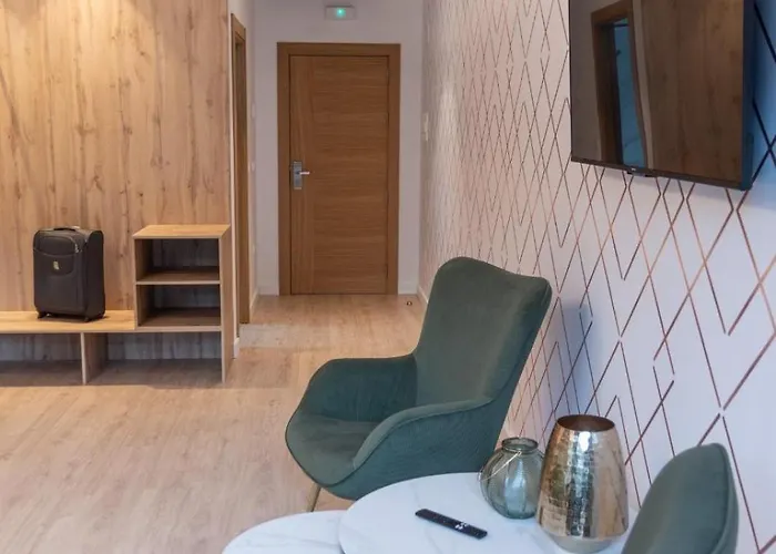 & Restaurante El Casino מלון וילה פרנקה דל ביירסו