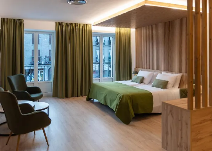 & Restaurante El Casino * וילה פרנקה דל ביירסו