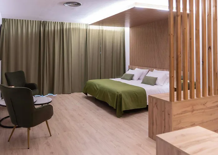 מלון & Restaurante El Casino וילה פרנקה דל ביירסו