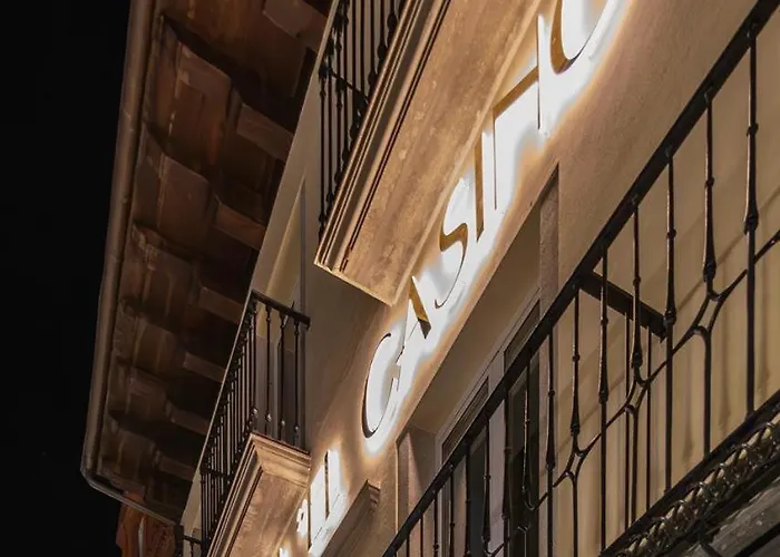 & Restaurante El Casino * וילה פרנקה דל ביירסו