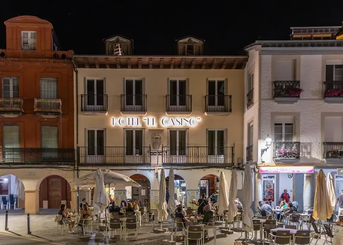 & Restaurante El Casino מלון וילה פרנקה דל ביירסו