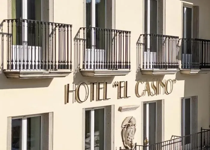 & Restaurante El Casino * וילה פרנקה דל ביירסו