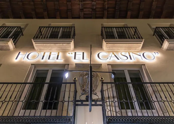 מלון & Restaurante El Casino וילה פרנקה דל ביירסו