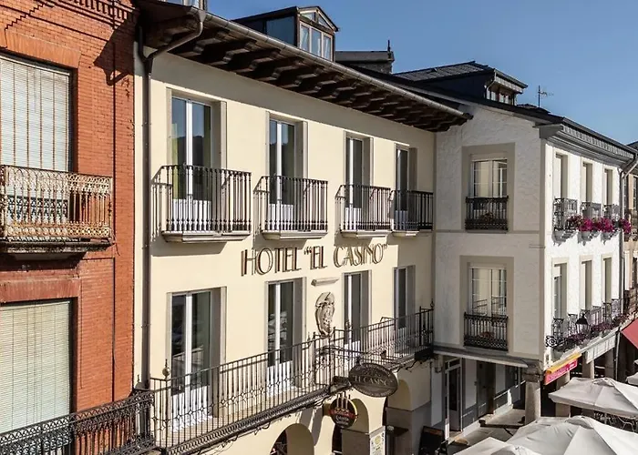 & Restaurante El Casino * וילה פרנקה דל ביירסו