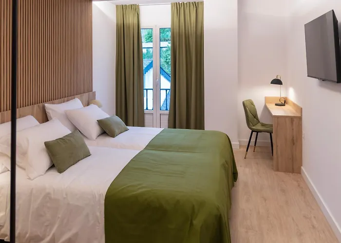 & Restaurante El Casino מלון וילה פרנקה דל ביירסו