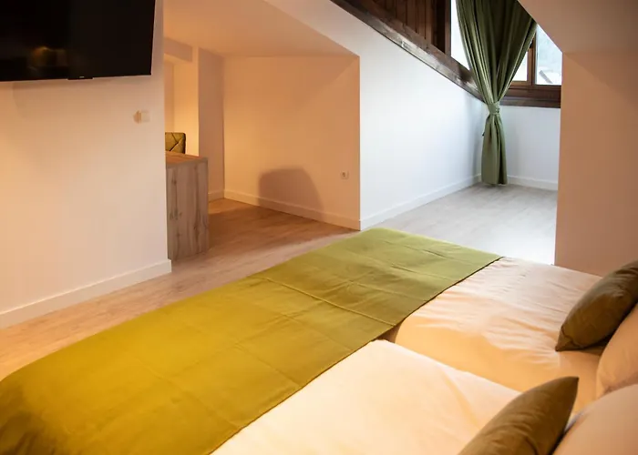 & Restaurante El Casino * וילה פרנקה דל ביירסו