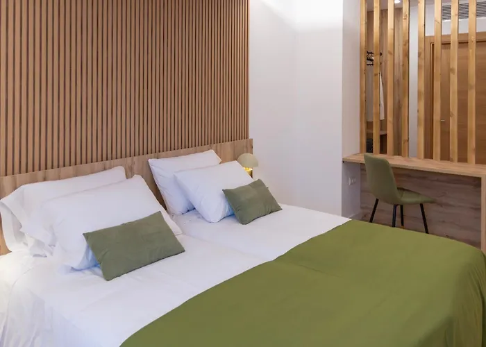 & Restaurante El Casino * וילה פרנקה דל ביירסו