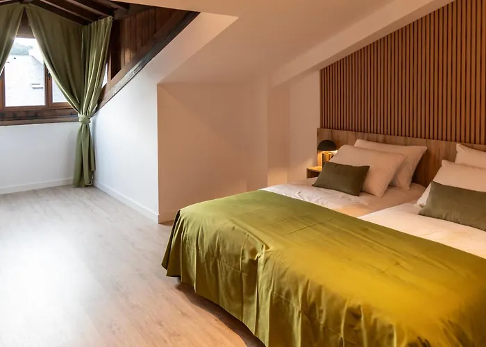 & Restaurante El Casino * וילה פרנקה דל ביירסו