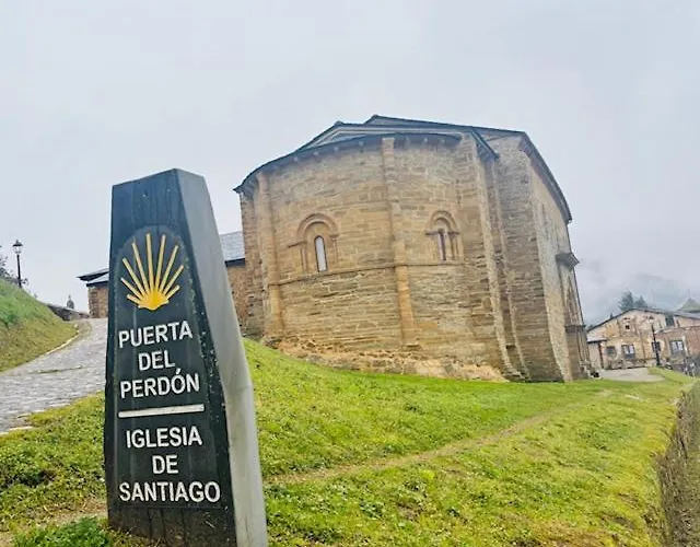 מלון & Restaurante El Casino וילה פרנקה דל ביירסו