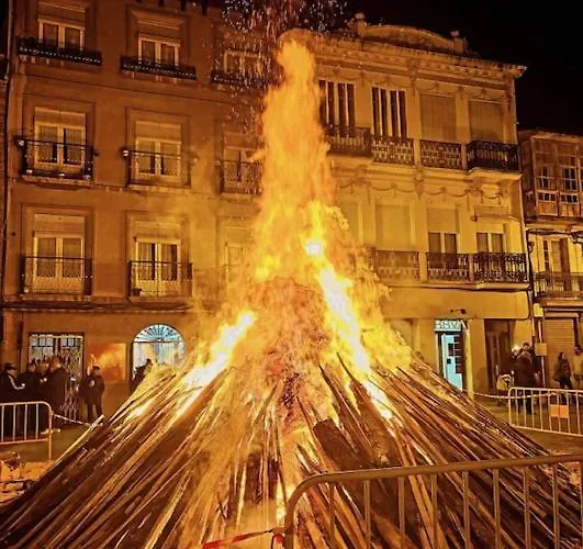 & Restaurante El Casino * וילה פרנקה דל ביירסו