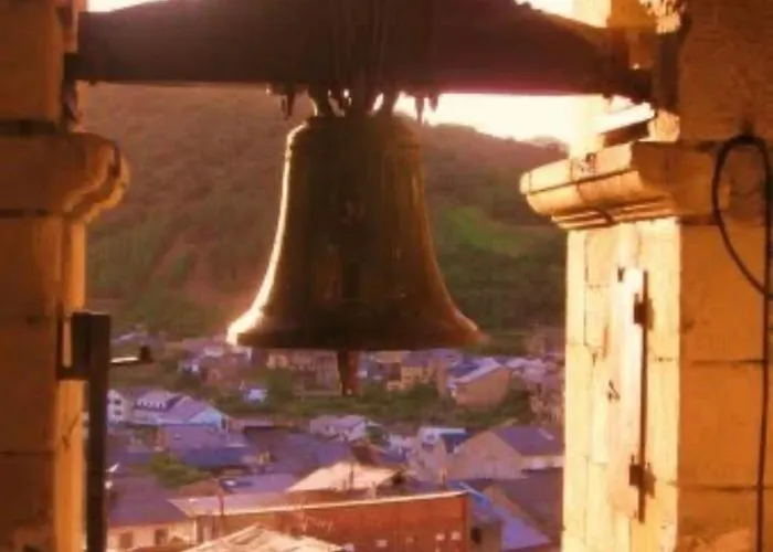 מלון & Restaurante El Casino וילה פרנקה דל ביירסו