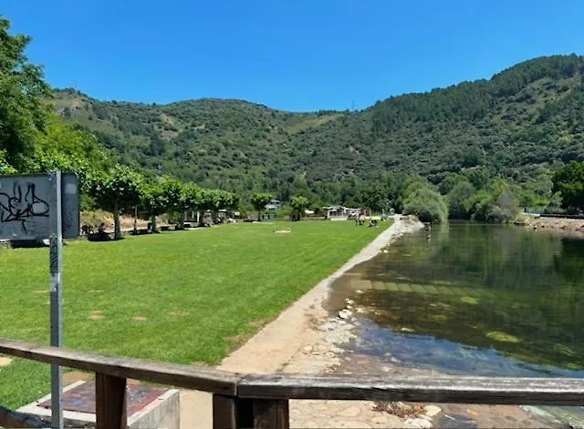 & Restaurante El Casino מלון וילה פרנקה דל ביירסו